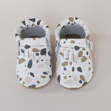 Load image into Gallery viewer, Terazzo Fringe Print Girls Moccasins