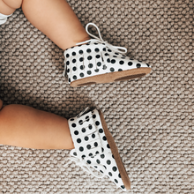 Load image into Gallery viewer, Sonny Polka Dot Spot Fringed Leather Moccasins