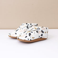 Load image into Gallery viewer, Terazzo Fringe Print Girls Moccasins