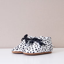 Load image into Gallery viewer, Bowie Animal Print Unisex Moccasins
