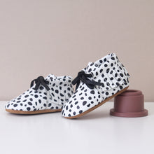 Load image into Gallery viewer, Bowie Animal Print Unisex Moccasins