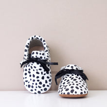 Load image into Gallery viewer, Bowie Animal Print Unisex Moccasins