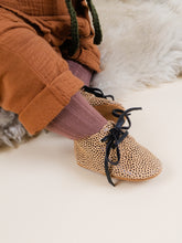 Load image into Gallery viewer, Hendrix Unisex Cream Spot Oxford Shoes
