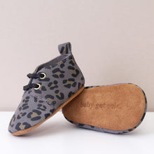 Load image into Gallery viewer, River Grey Leopard Print Unisex Oxfords
