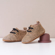 Load image into Gallery viewer, Hendrix Unisex Cream Spot Oxford Shoes