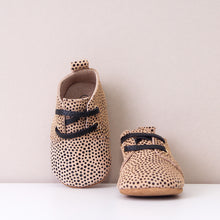 Load image into Gallery viewer, Hendrix Unisex Cream Spot Oxford Shoes
