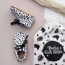 Load image into Gallery viewer, Bowie Animal Print Unisex Moccasins