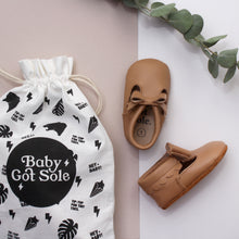 Load image into Gallery viewer, Winnie Tan Bow Girls Moccasins