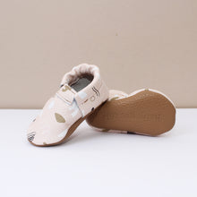 Load image into Gallery viewer, Abstract Print Girls Moccasins