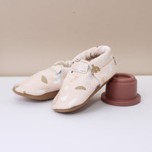 Load image into Gallery viewer, Abstract Print Girls Moccasins
