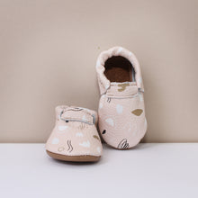 Load image into Gallery viewer, Abstract Print Girls Moccasins
