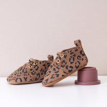 Load image into Gallery viewer, River Tan Leopard Print Unisex Oxfords