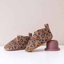 Load image into Gallery viewer, River Tan Leopard Print Unisex Oxfords
