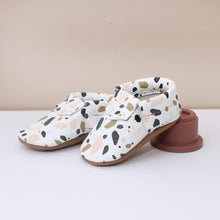 Load image into Gallery viewer, Terazzo Fringe Print Girls Moccasins
