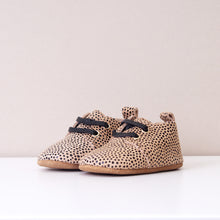 Load image into Gallery viewer, Hendrix Unisex Cream Spot Oxford Shoes
