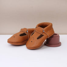 Load image into Gallery viewer, Posie Caramel Girls Moccasins
